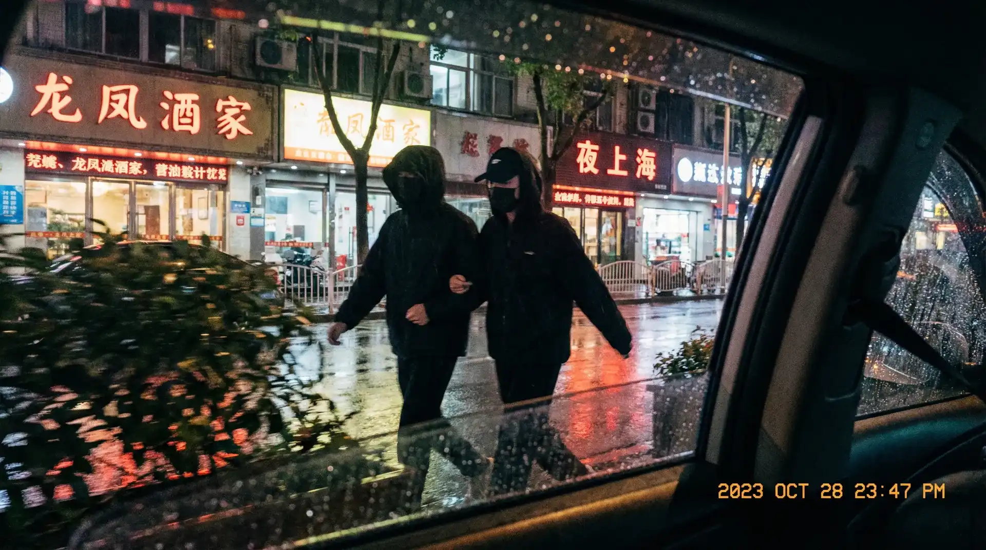 深山猎户h - 顶流明星深夜密会现场抓拍照片